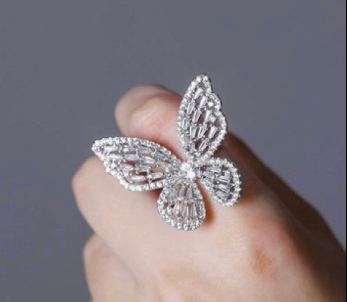 Large butterfly adjustable ring